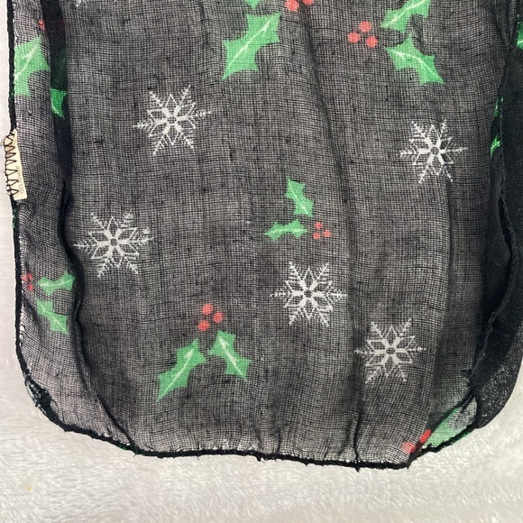 Black mistletoe and snowflakes sheer scarf - Picture 6 of 17